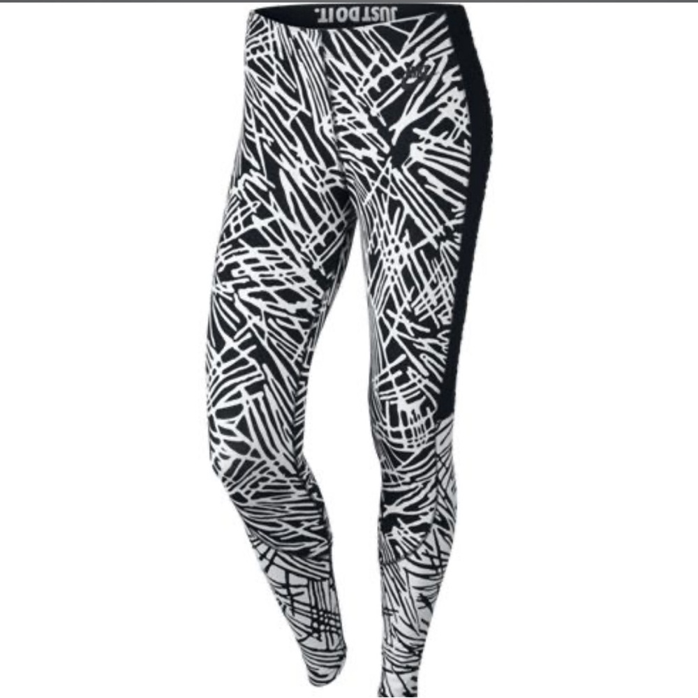 Women’s L Nike Black and White Leggings EUC